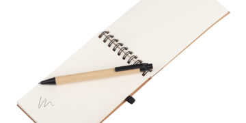 Ежедневники и блокноты в подарок:  символ внимания и организации