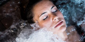 Углекислые ванны: польза, противопоказания и особенности