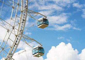 Незабываемый праздник на высоте: как устроить на колесе обозрения