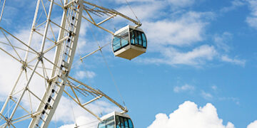 Незабываемый праздник на высоте: как устроить на колесе обозрения