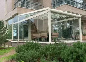 Безрамное остекление: почему стоит доверять профессионалам