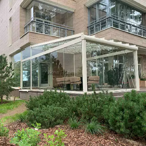 Безрамное остекление: почему стоит доверять профессионалам